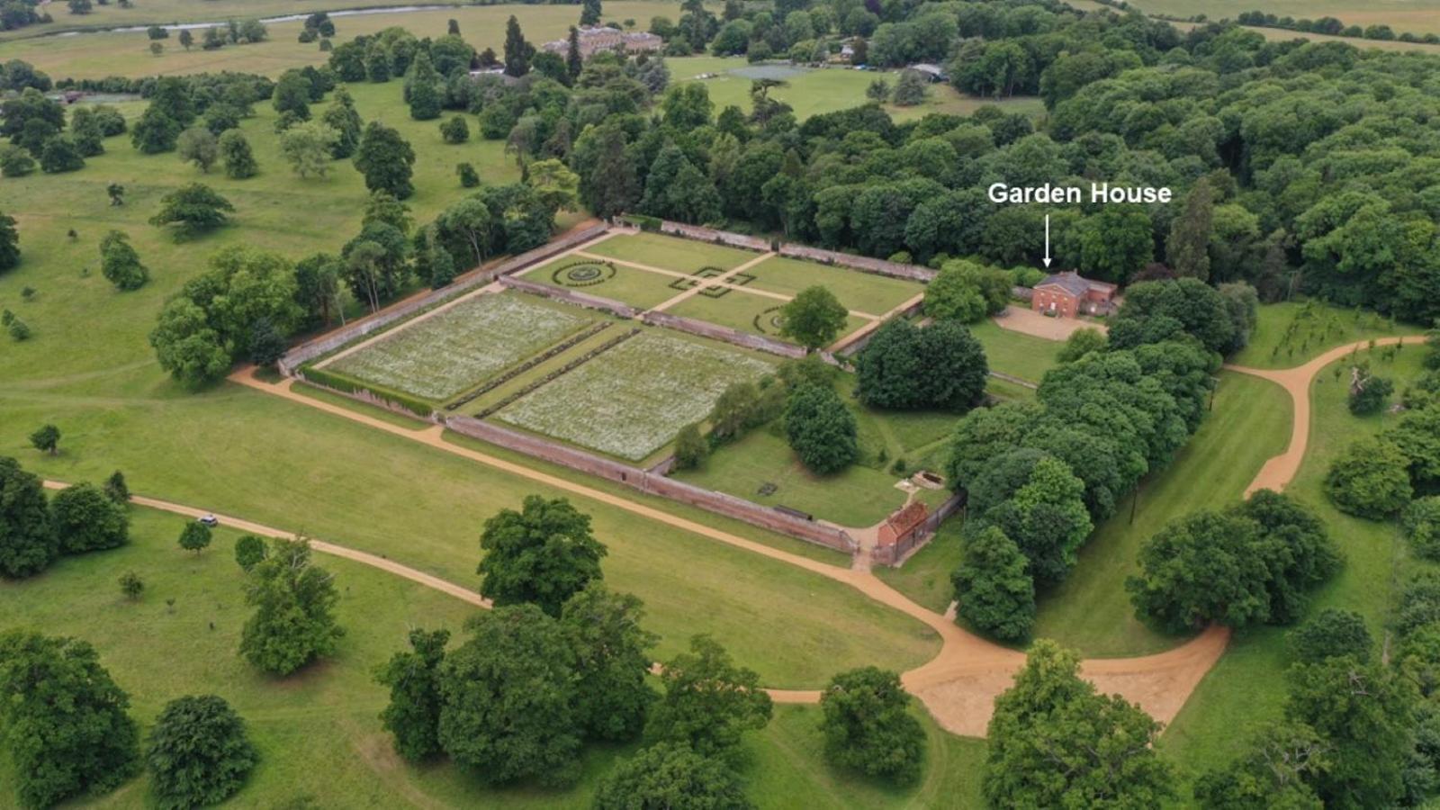 The Walled Garden At Woodhall Estate เฮิร์ตฟอร์ด ภายนอก รูปภาพ